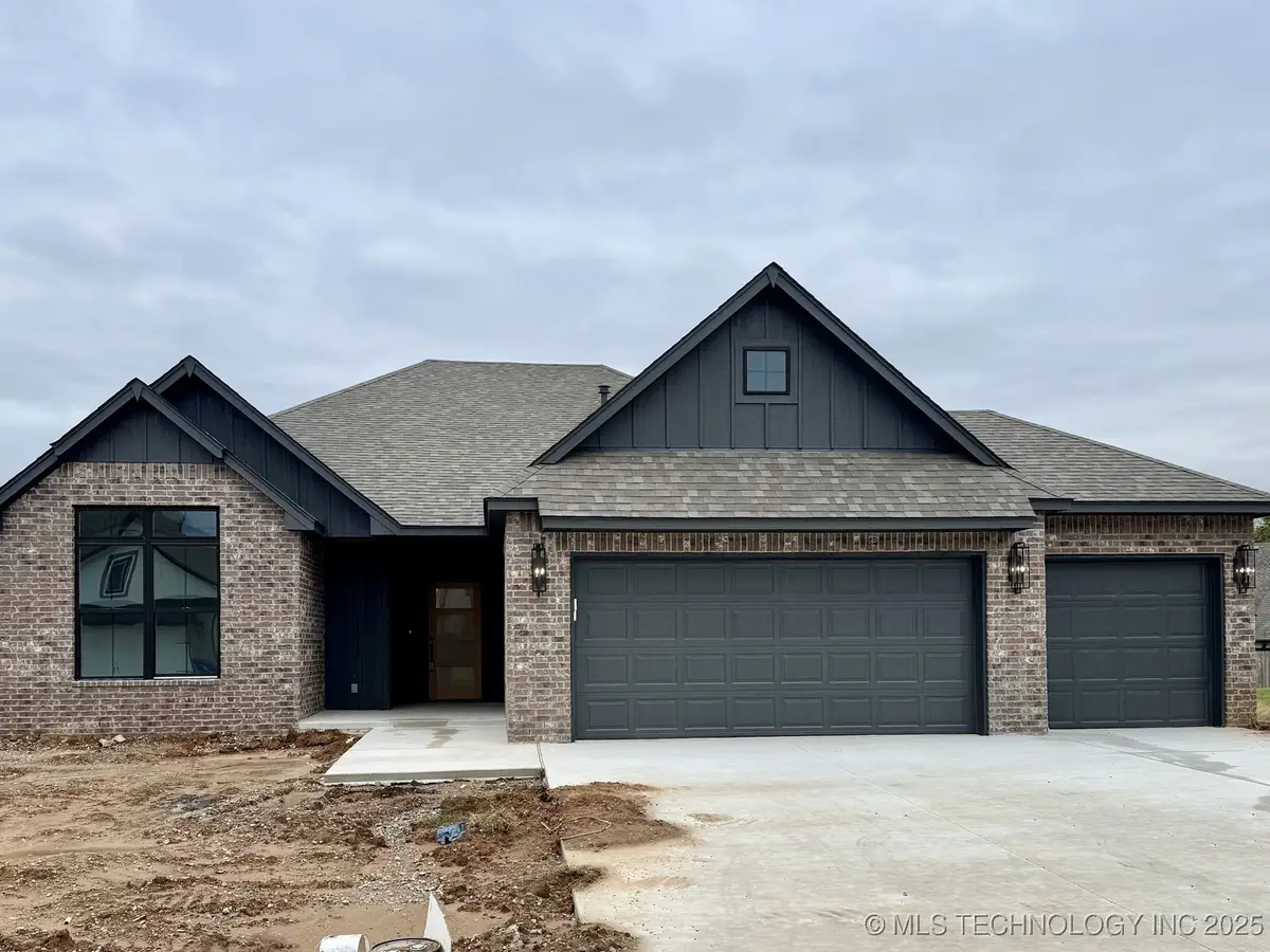 3020 S 7th Place, Broken Arrow, OK 74012 - Image #1