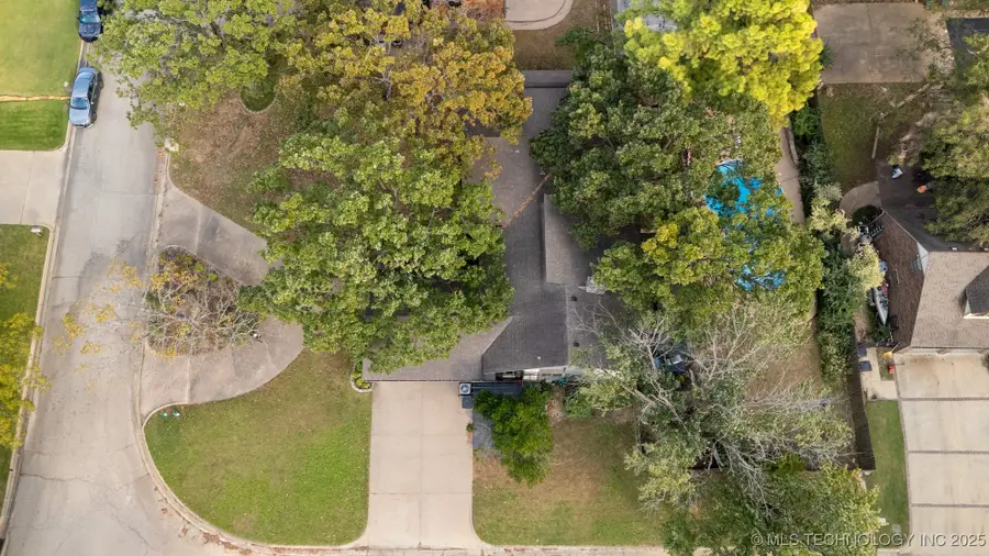 2501 Cherokee Hills Place, Bartlesville, OK 74006 - Image #2