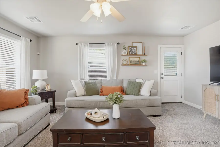 8 Ryan Place, Kiefer, OK 74041 - Image #3