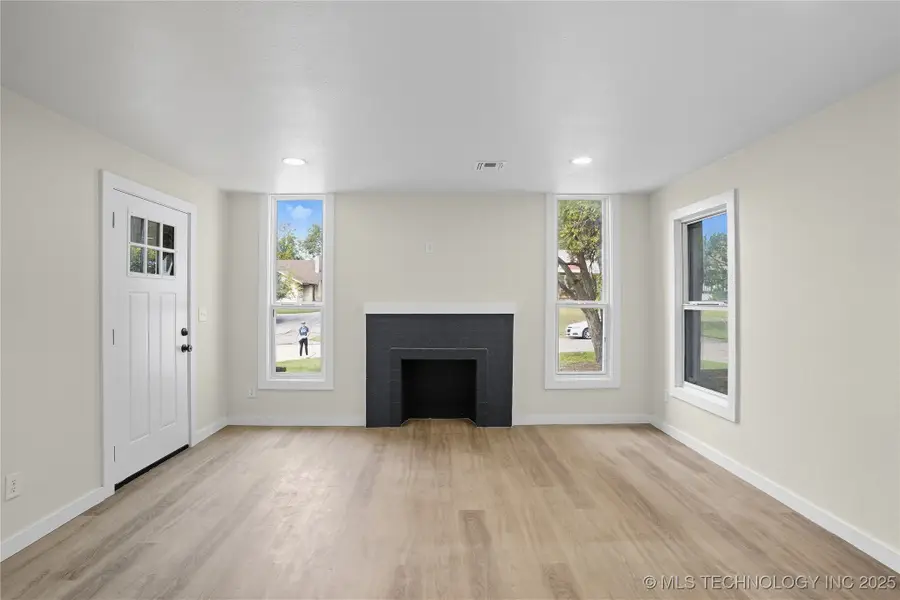 1907 N Cheyenne Avenue, Tulsa, OK 74106 - Image #2