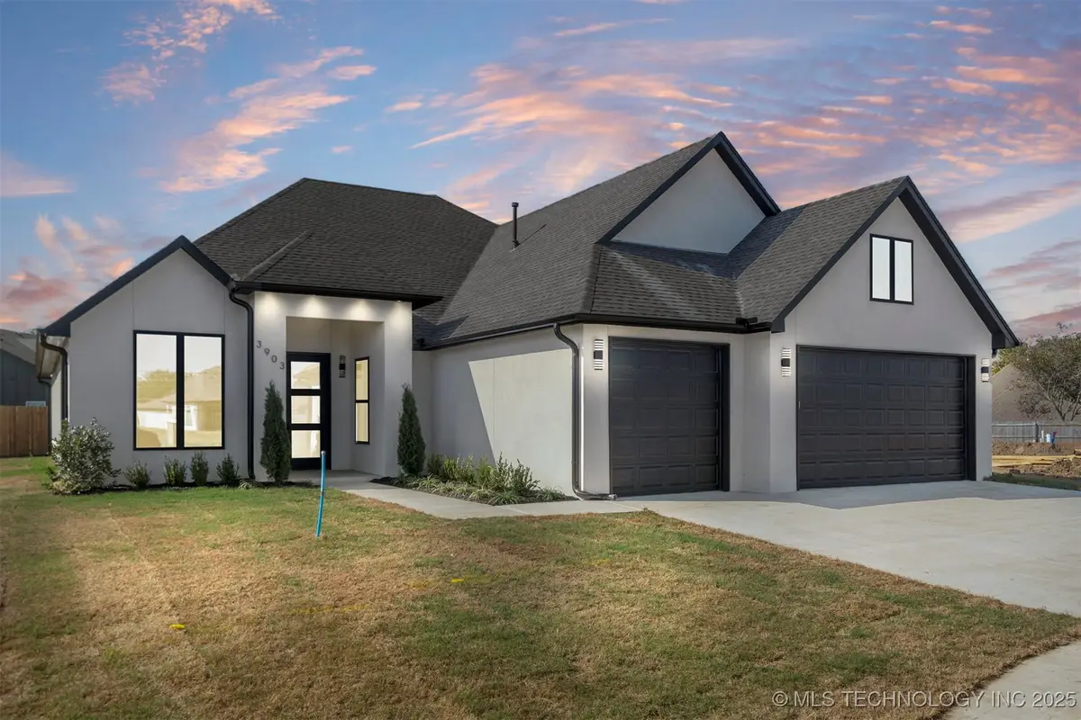 3903 W Edgewater Court, Broken Arrow, OK 74012 - Image #1