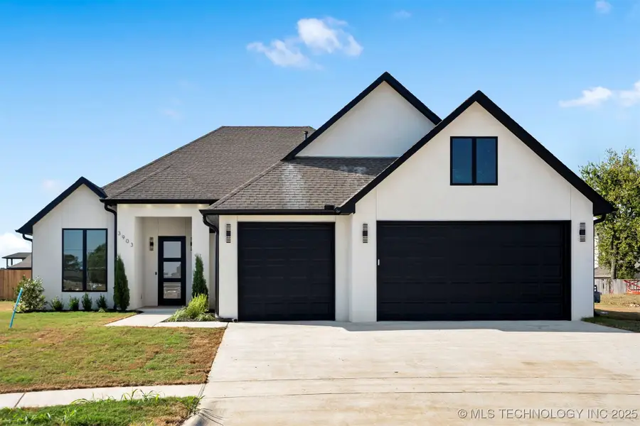 3903 W Edgewater Court, Broken Arrow, OK 74012 - Image #2