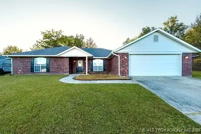 1605 N Preakness, Sallisaw, OK 74955