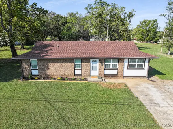 1911 N Maple Street, Sallisaw, OK 74955