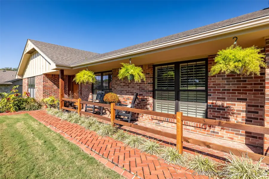 2516 Williamsburg Street S, Bartlesville, OK 74006 - Image #2