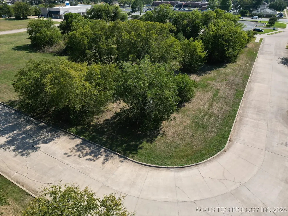 1409 Brookview Drive, Ardmore, OK 73401 - Image #1