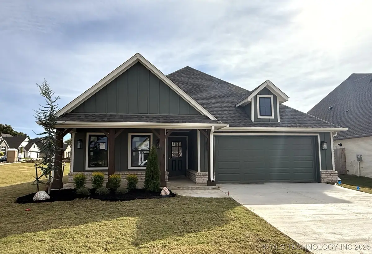 7215 E Queens Street, Broken Arrow, OK 74014 - Image #1