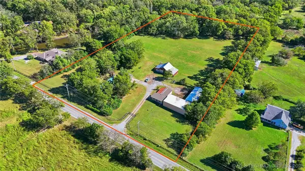 525 S Lynn Lane Road, Tulsa, OK 74108