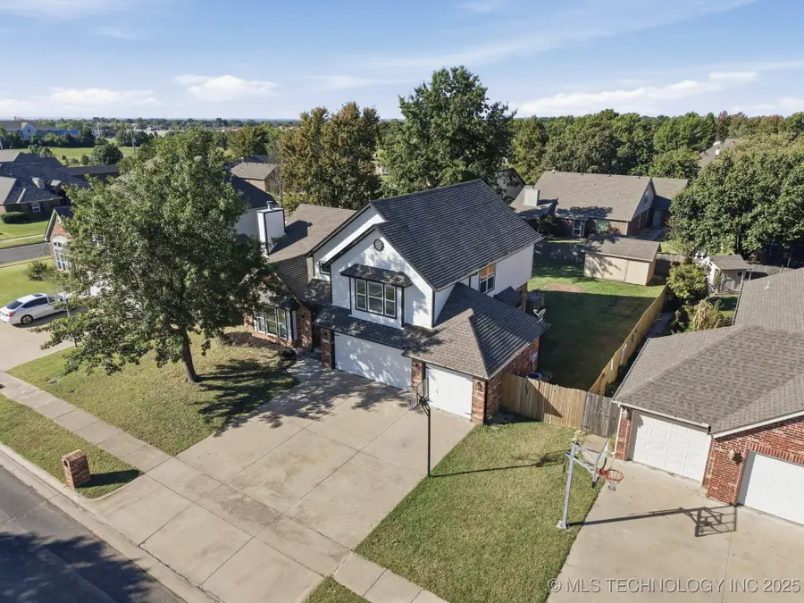9904 N 117th East Avenue, Owasso, OK 74055 - Image #2