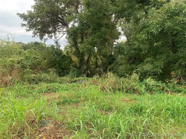 204 E Osage Avenue, Nowata, OK 74048