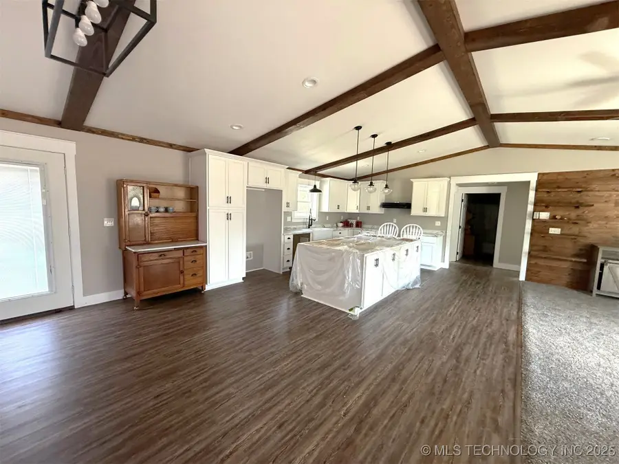 304 Hickory Drive, Henryetta, OK 74437 - Image #2