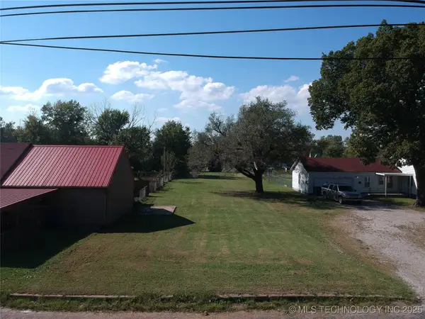 216 S Locust Street, Nowata, OK 74048