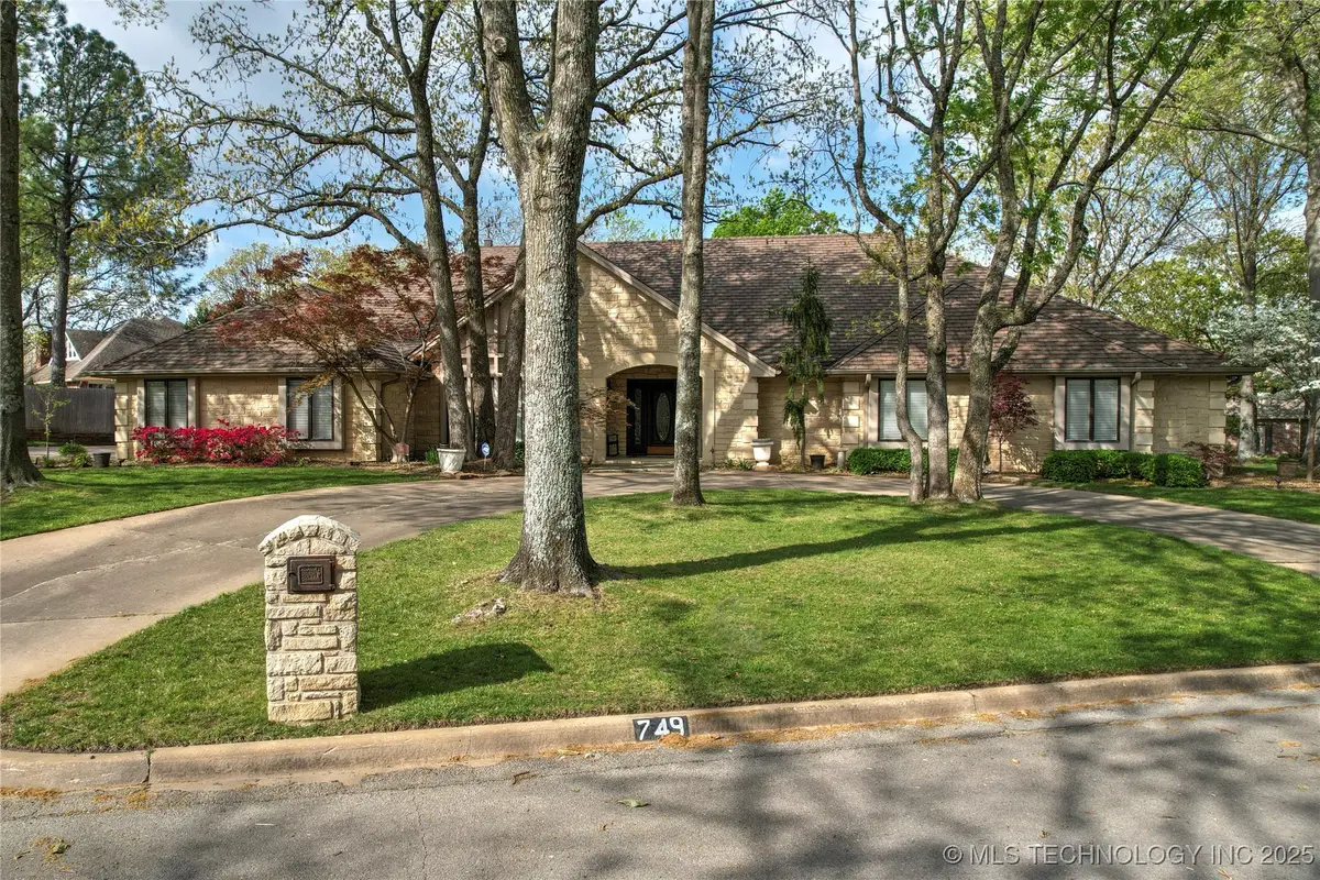 749 Brookhollow Lane, Bartlesville, OK 74006 - Image #1