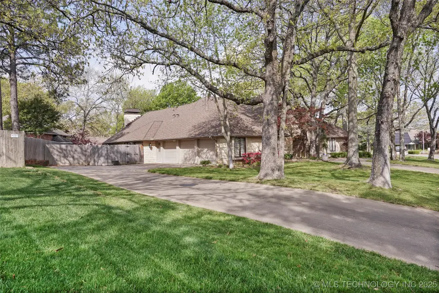 749 Brookhollow Lane, Bartlesville, OK 74006 - Image #2