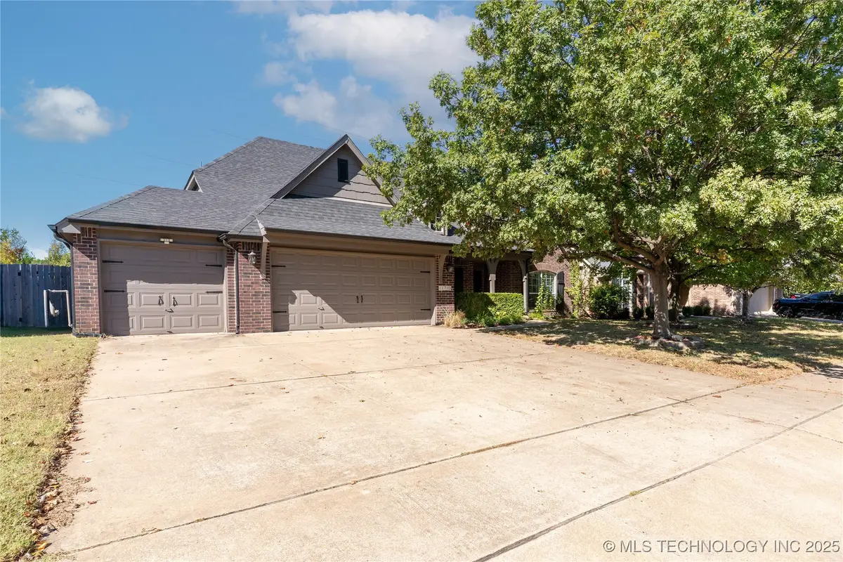 11710 S Willow Place, Jenks, OK 74037 - Image #1