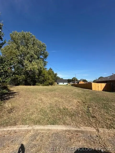 Lona Avenue, Seminole, OK 74868