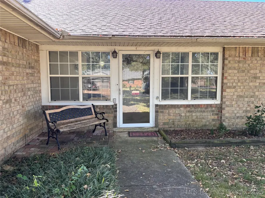 2106 Oakglen Drive, Ardmore, OK 73401 - Image #2