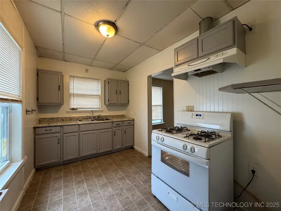 3932 E Admiral Court, Tulsa, OK 74115 - Image #2