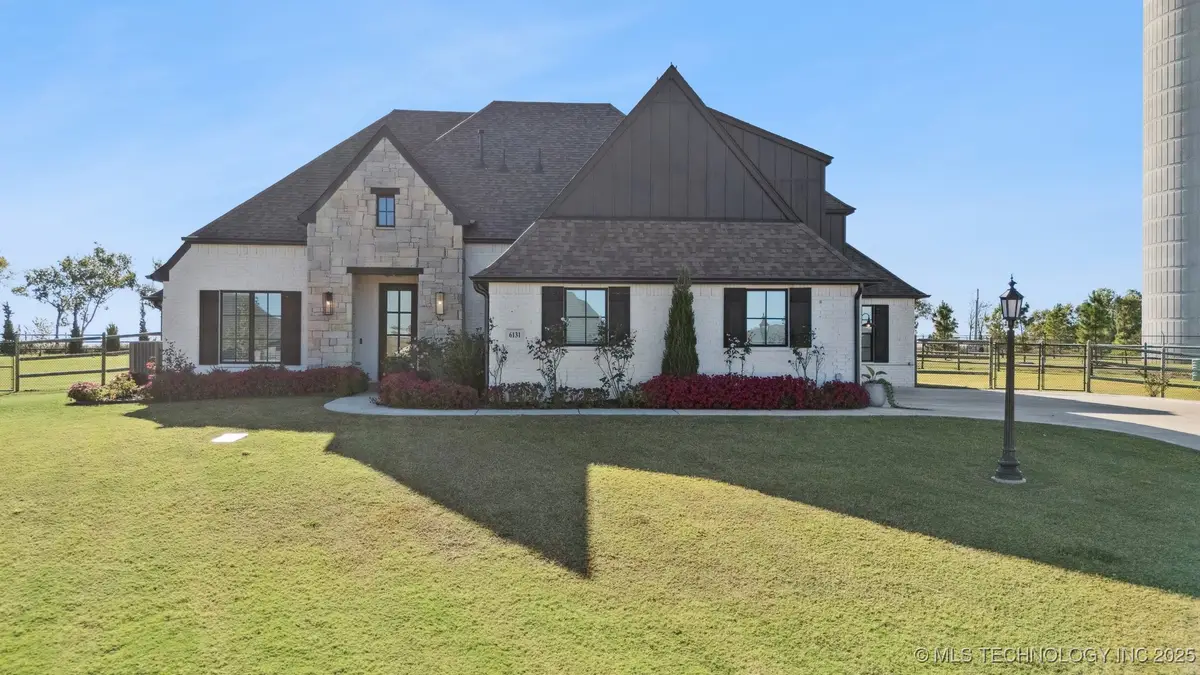 6131 N Creekwood Drive, Owasso, OK 74055 - Image #1