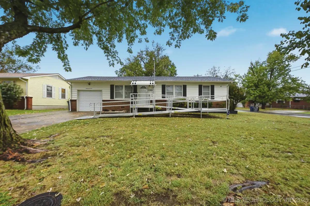 1905 W 49th Street, Tulsa, OK 74107 - Image #1