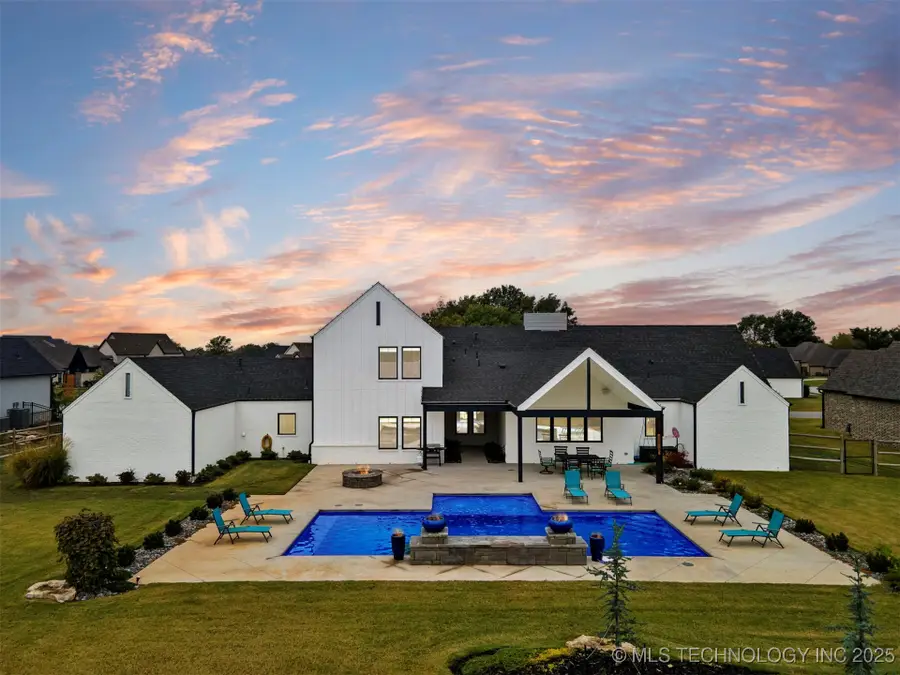 5927 N Meadows Ridge Road, Owasso, OK 74055 - Image #2