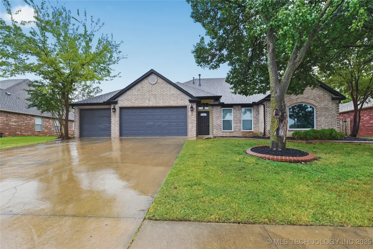 8925 N 138th Avenue E, Owasso, OK 74055 - Image #1