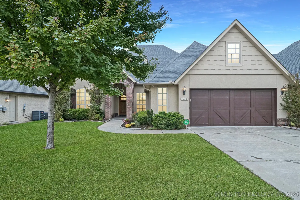 1216 S Laurel Avenue, Broken Arrow, OK 74012 - #1