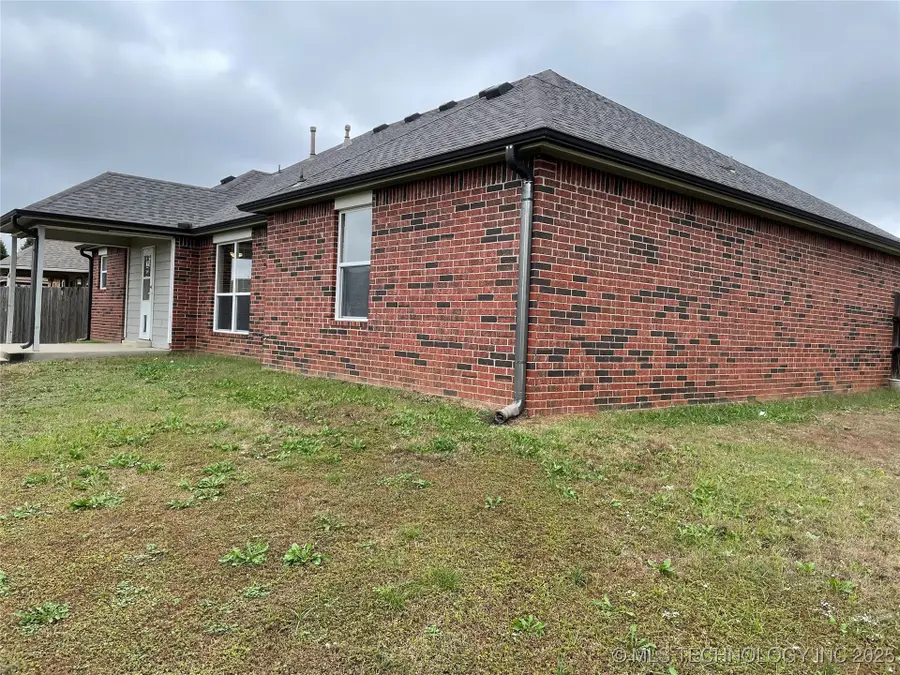 2100 S Haynie Court, Skiatook, OK 74070 - Image #3