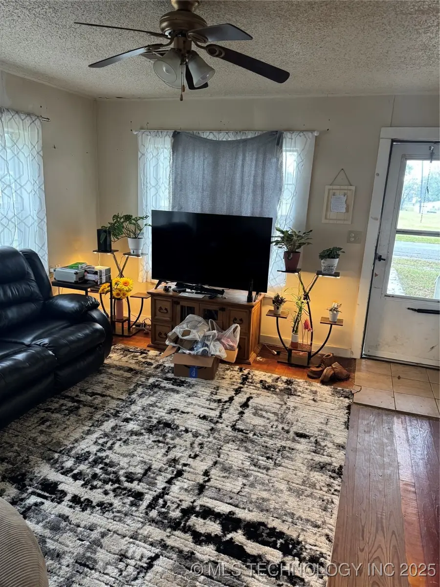 7 S Orphan Street, Pryor, OK 74361 - Image #2
