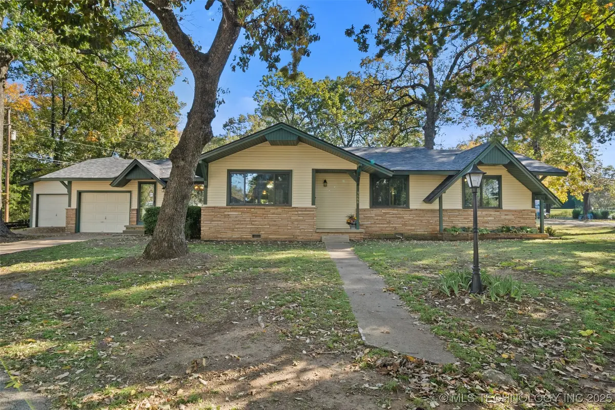 9666 E Sycamore Street, Claremore, OK 74017 - #1
