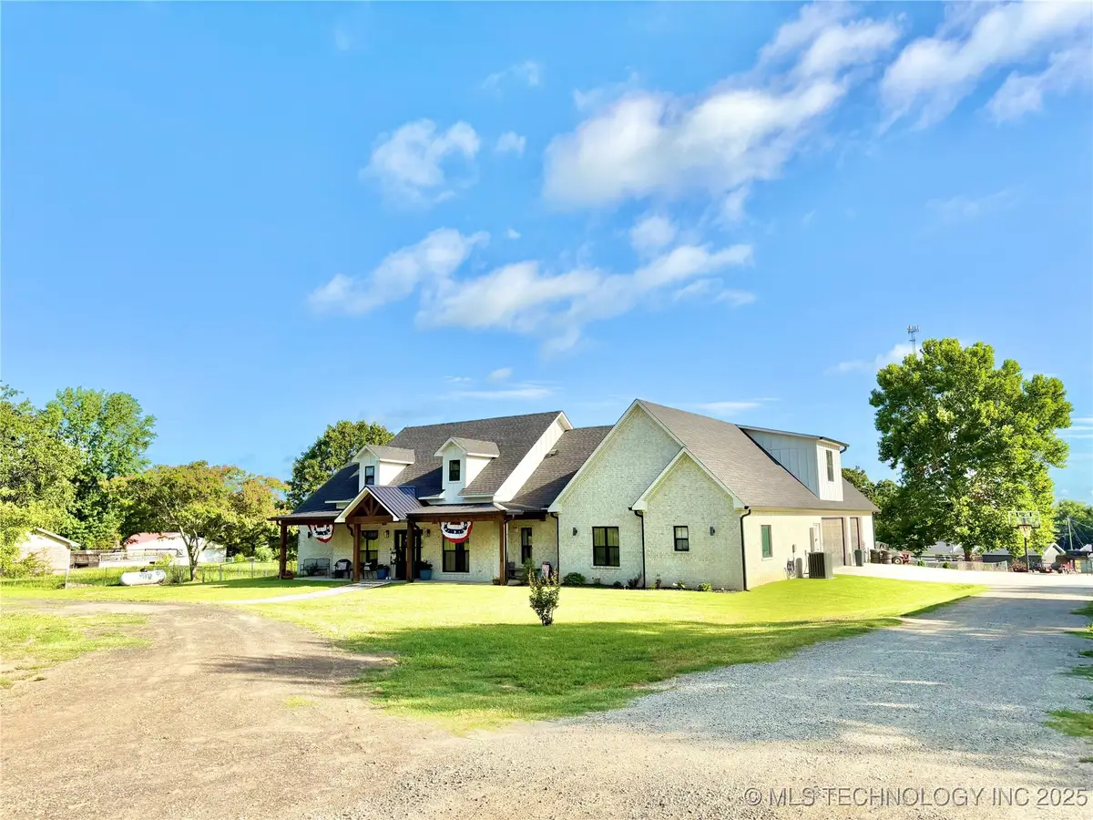 1609 E Hollow Oak Road, Stigler, OK 74462 - Image #1