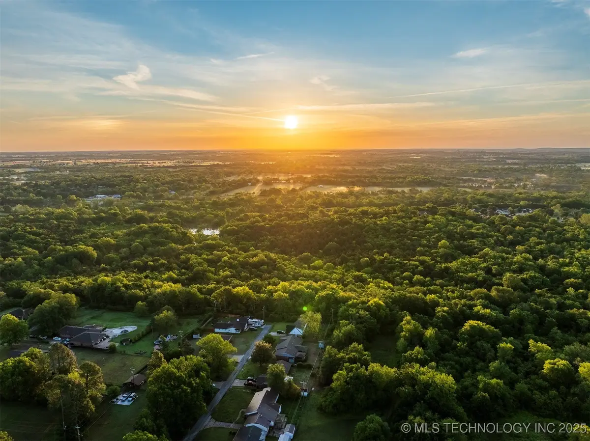 107 E Southbrook Avenue, Okmulgee, OK 74447 - Image #1