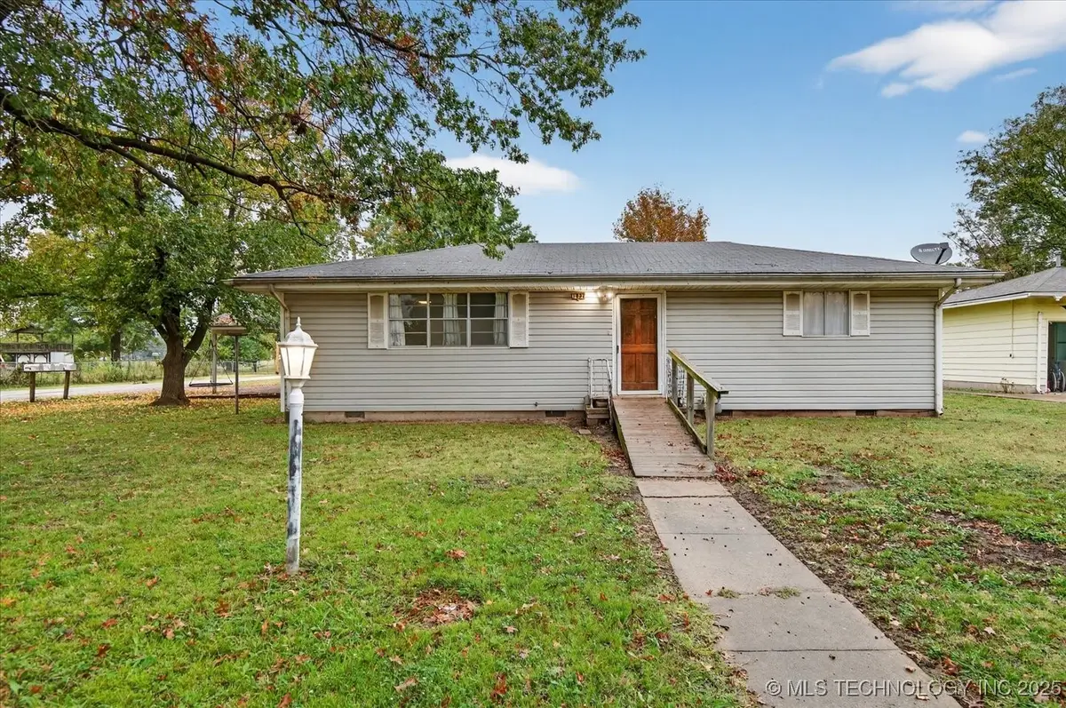 622 W Ironman Avenue, Nowata, OK 74048 - Image #1