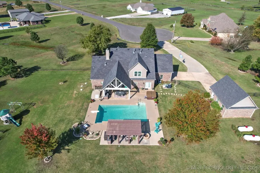 2406 E Fairfield Court, Oologah, OK 74053 - Image #2