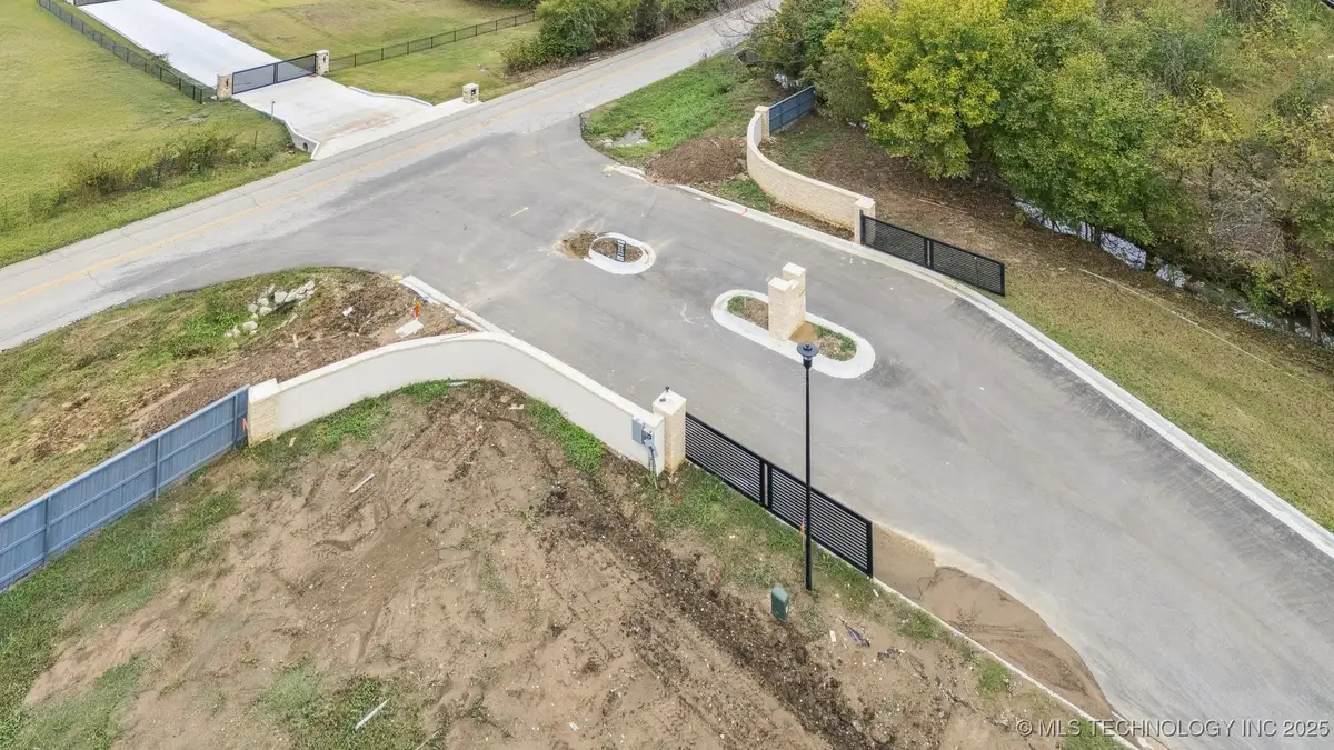 3102 W 70th Street, Tulsa, OK 74132 - Image #1