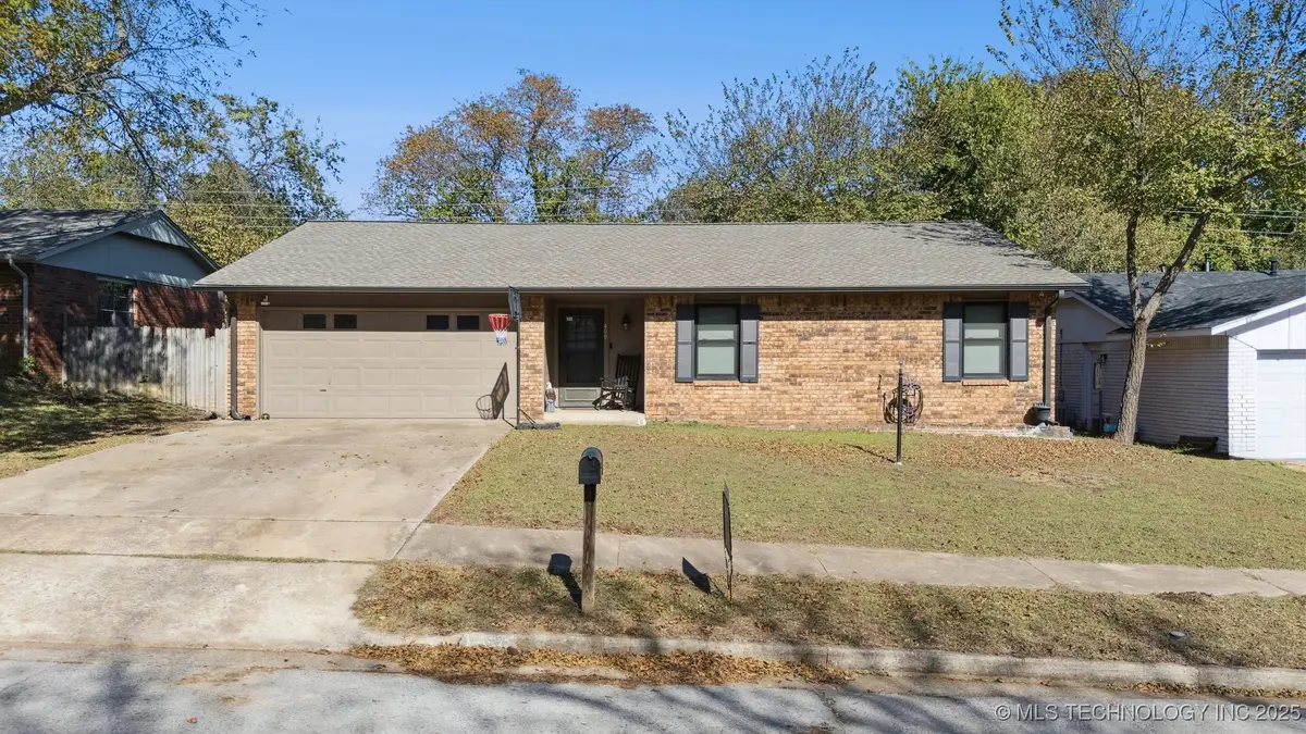 400 E Vicksburg Street, Broken Arrow, OK 74011 - Image #1