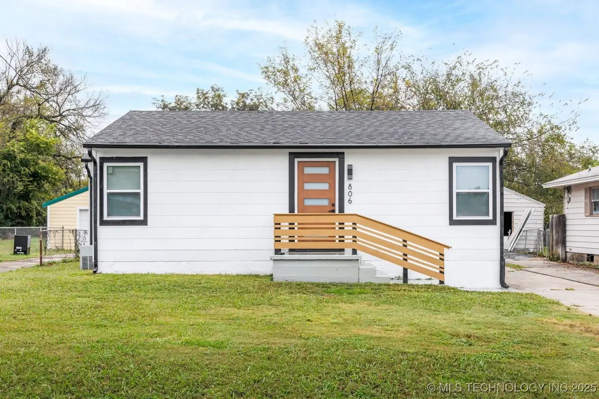 806 E 12th Place, Bartlesville, OK 74003 - Image #1
