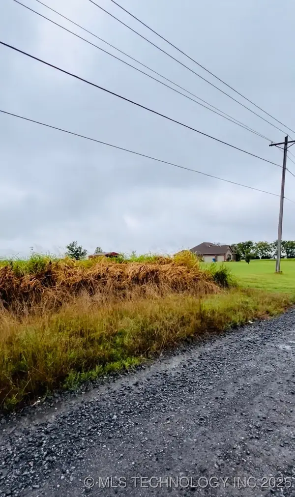 2 S 369 Road, Coweta, OK 74429