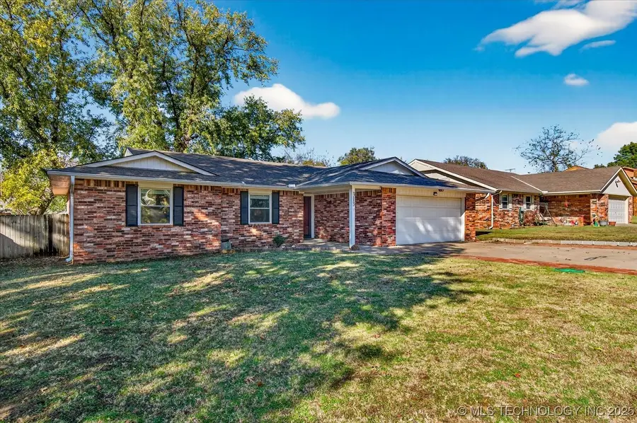 313 S Fenway Place, Bartlesville, OK 74006 - Image #2