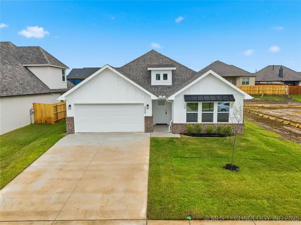 2068 E 129th Place S, Jenks, OK 74037