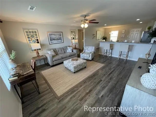 7012 S Maple Avenue, Broken Arrow, OK 74011 - Image #2