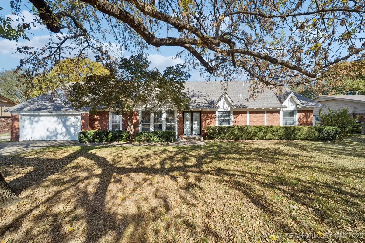 1114 Oakwood Drive, Broken Arrow, OK 74011 - Image #1