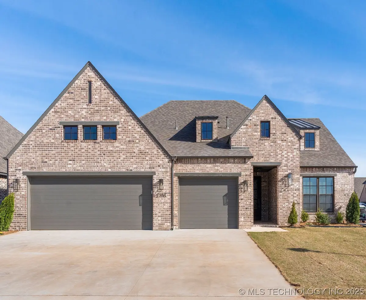 2708 W Van Buren Court, Broken Arrow, OK 74011 - Image #1