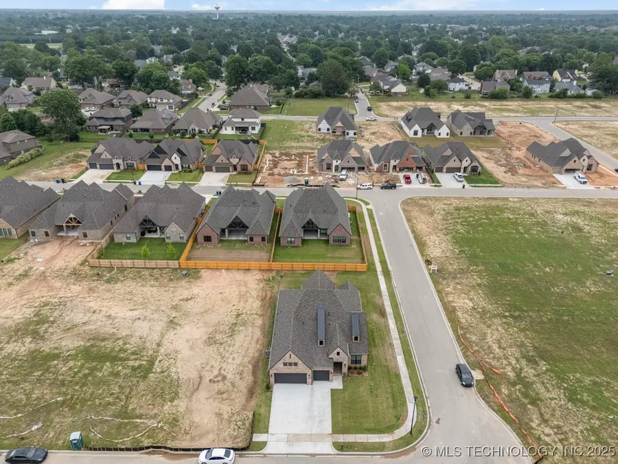 3925 S Elder Boulevard, Broken Arrow, OK 74012 - #3