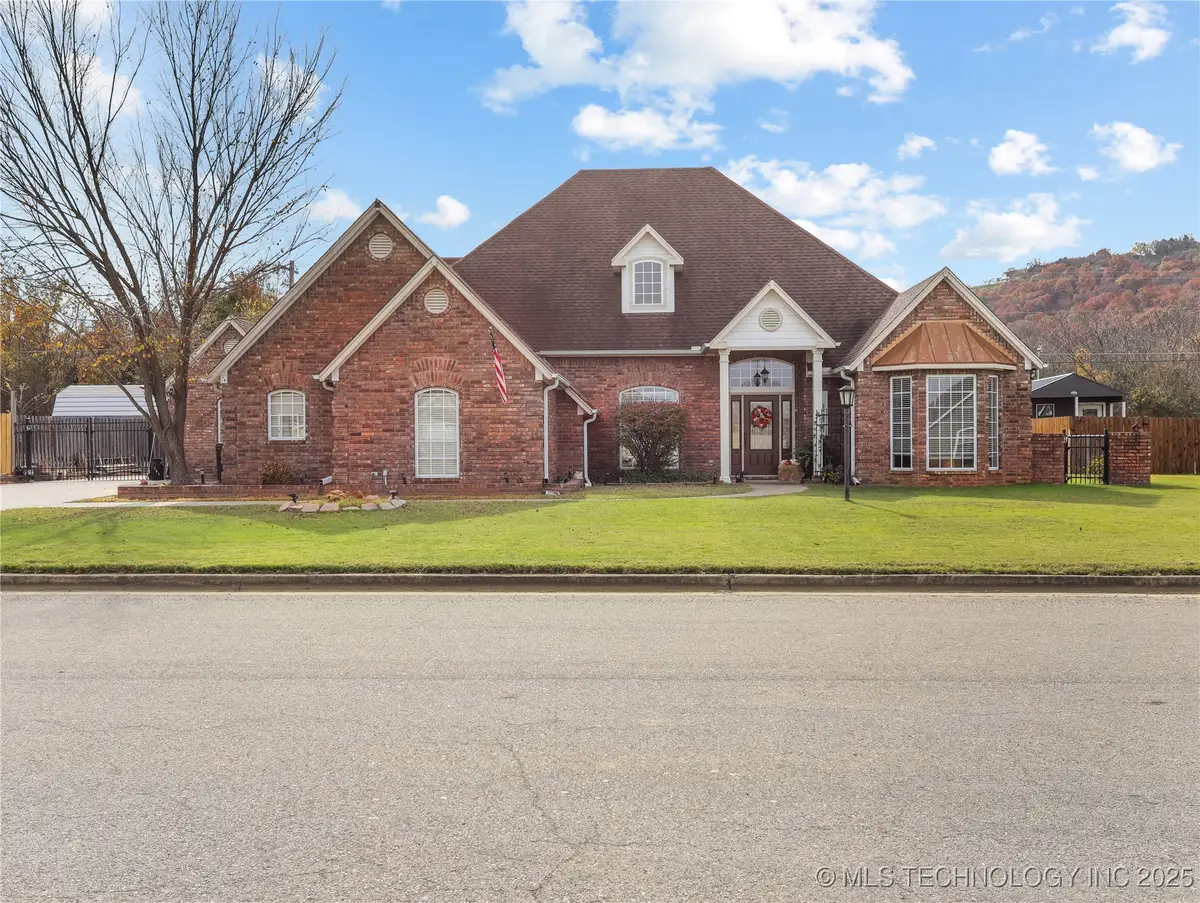 303 Nanih Waiya, Poteau, OK 74953 - Image #1