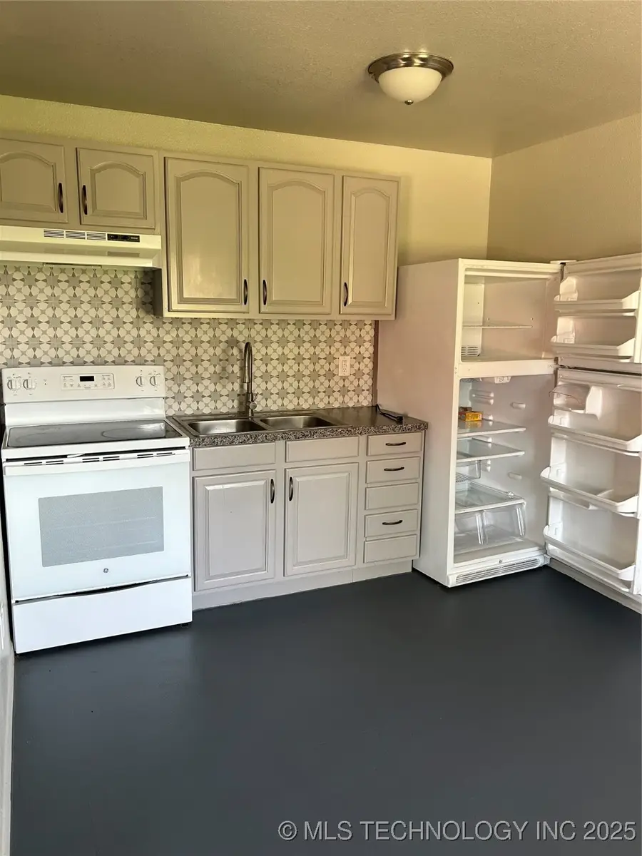 1006 N 1st Street, Quinton, OK 74561 - Image #3