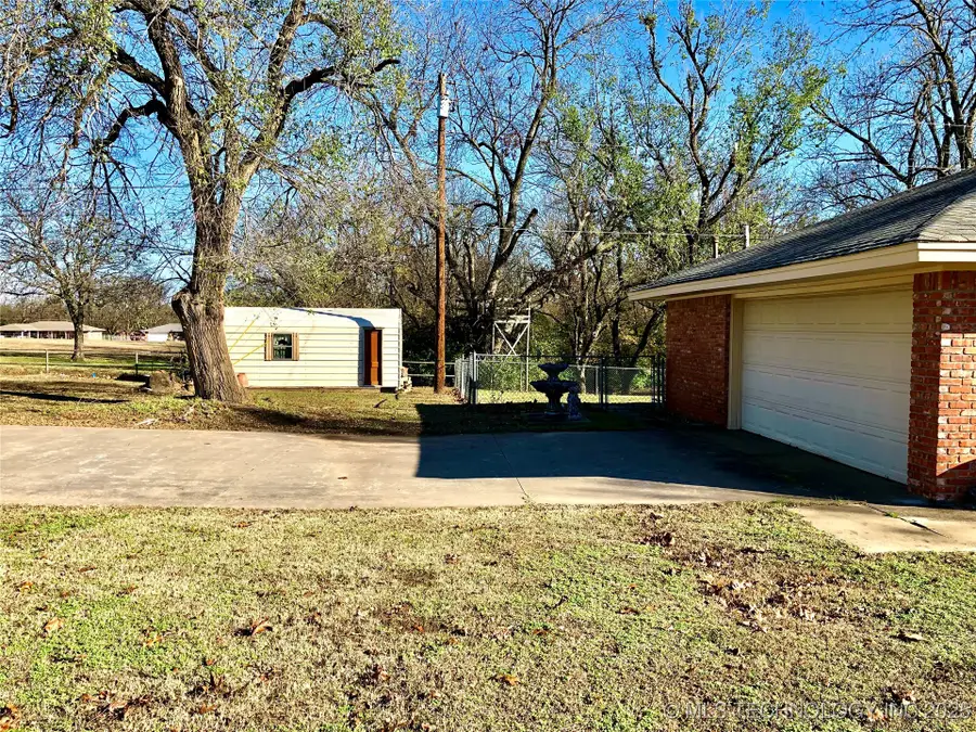 1402 Bell Creek Avenue, Cushing, OK 74023 - Image #2