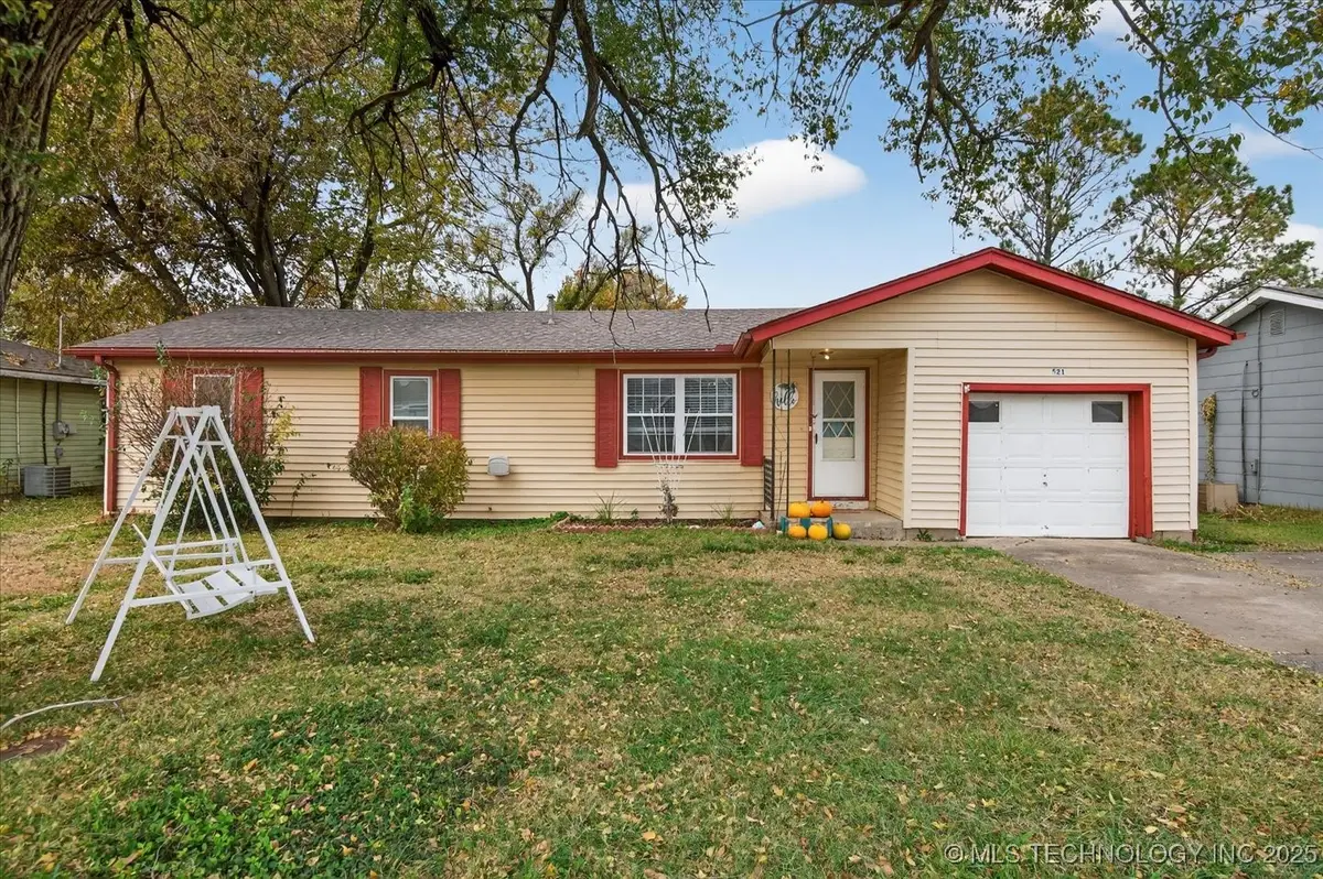 521 NE Elmhurst Avenue, Bartlesville, OK 74006 - Image #1