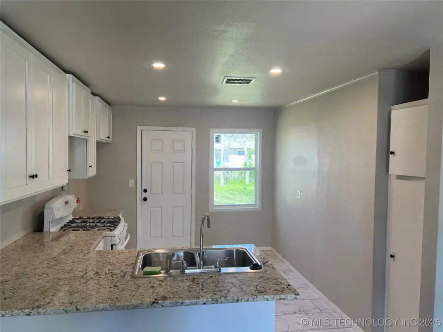 727 E 33rd Street N, Tulsa, OK 74106 - #2