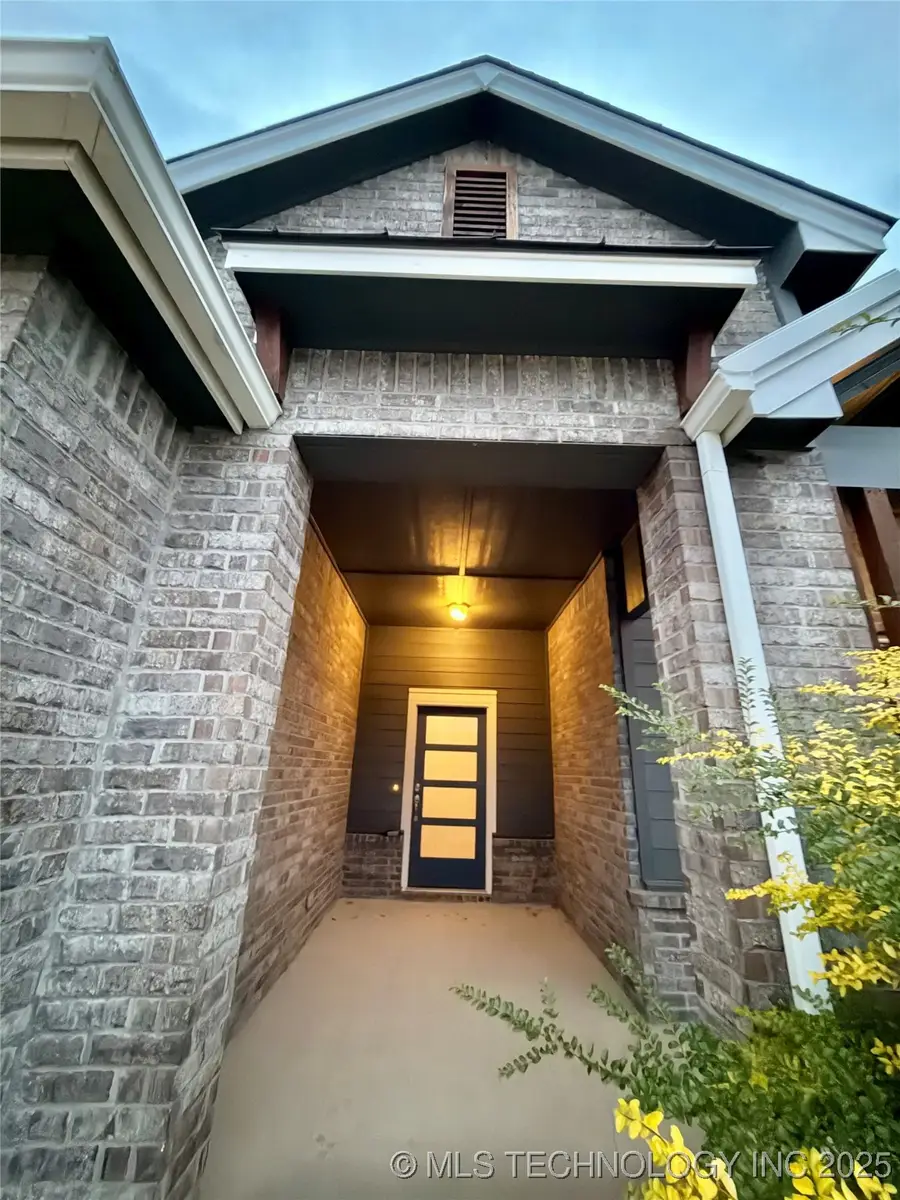 1504 E Mobile Street, Broken Arrow, OK 74011 - Image #3